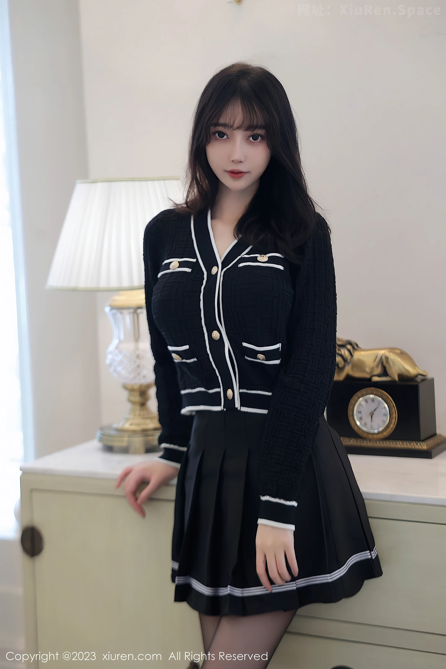 图片[4]-[XiuRen秀人网]VOL.7287 模特玥儿玥er半脱露性感黑色薄纱内衣配黑丝吊袜秀美腿诱惑写真82P-秀人网官方网站